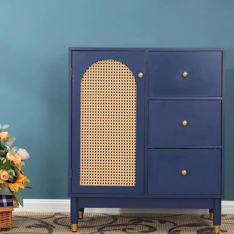 Meuble de rangement bleu avec portes en rotin et étagères réglables